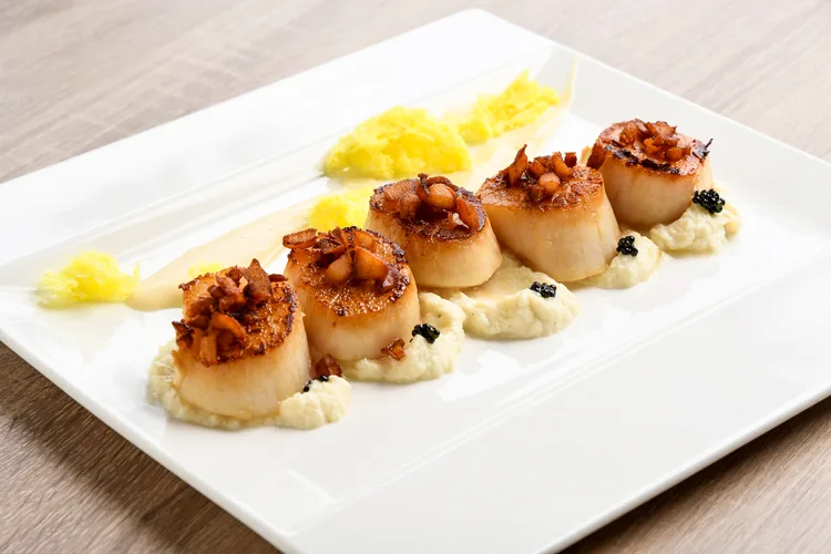 ʻAMAʻAMA – Contemporary Island Cooking dining photo
