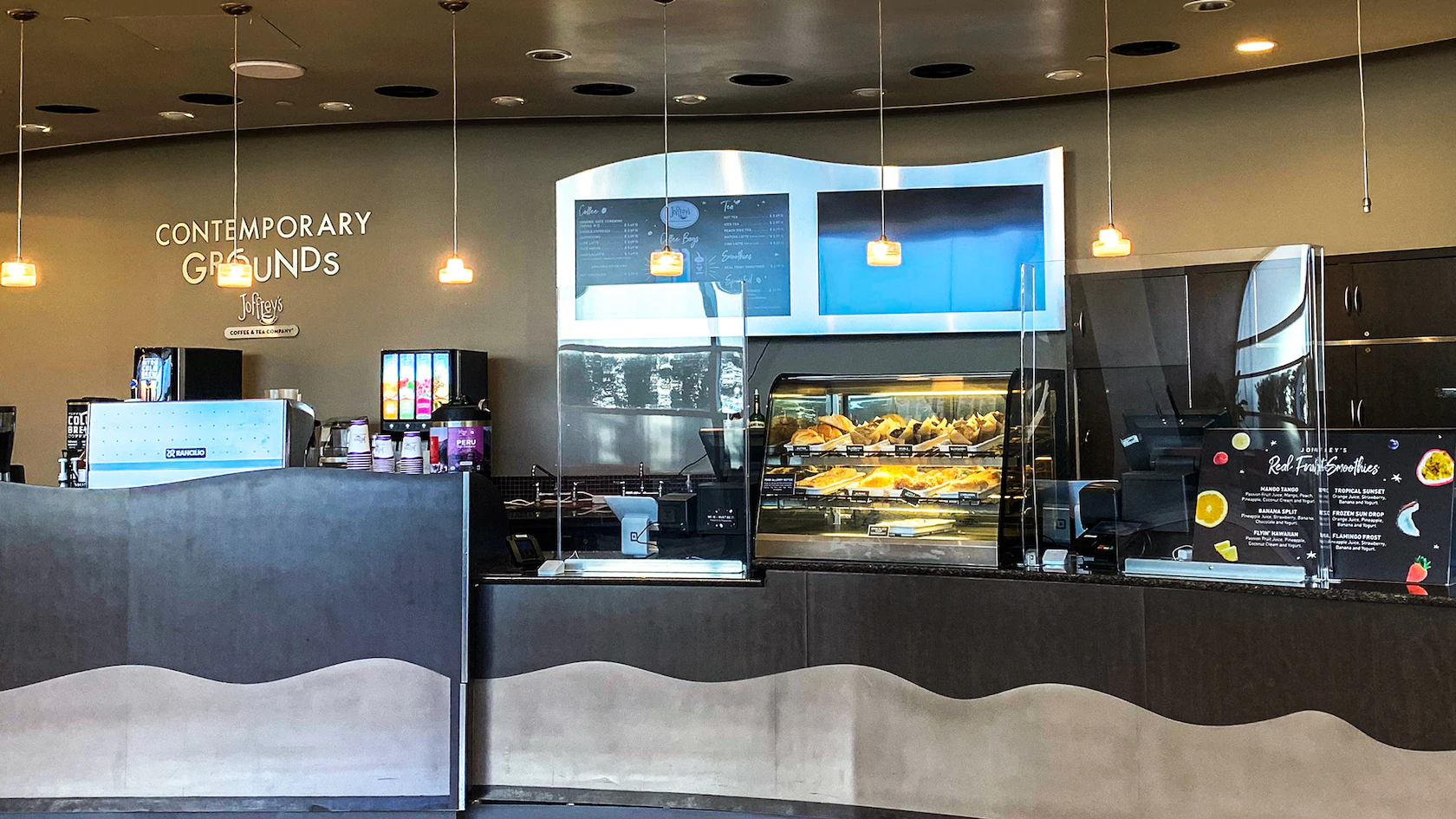 Contemporary Grounds dining photo