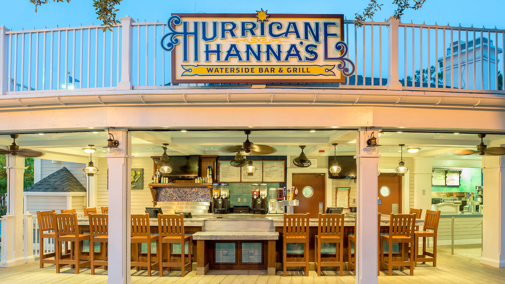 Hurricane Hanna's Waterside Bar and Grill dining photo