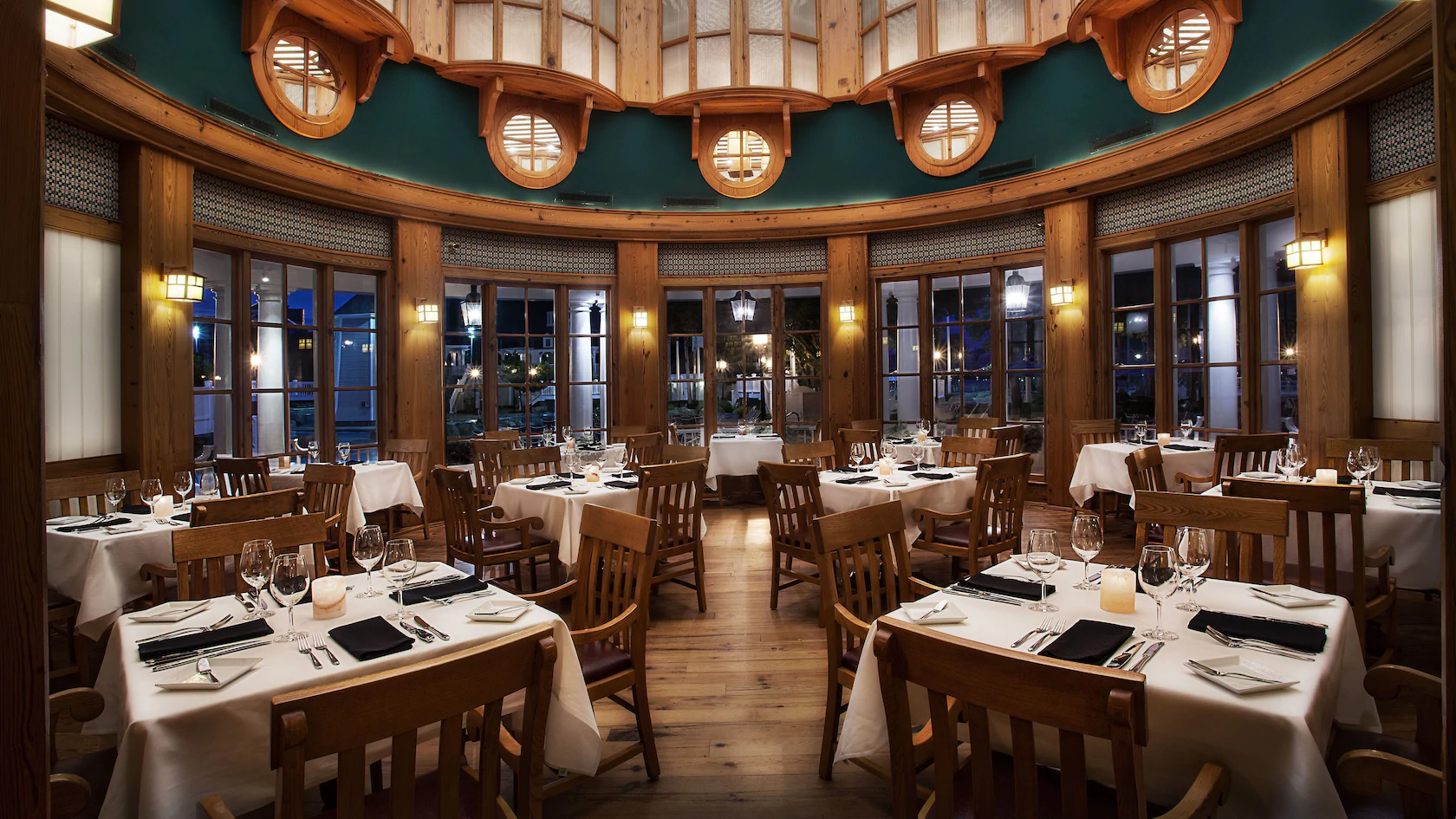 Yachtsman Steakhouse dining photo