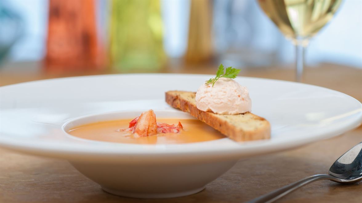 Yachtsman Steakhouse dining photo