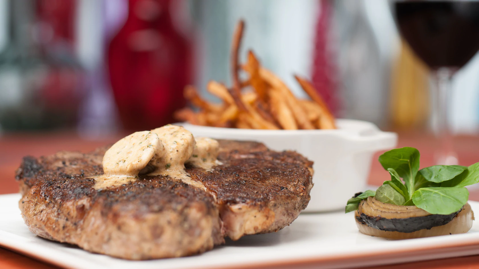 Yachtsman Steakhouse dining photo