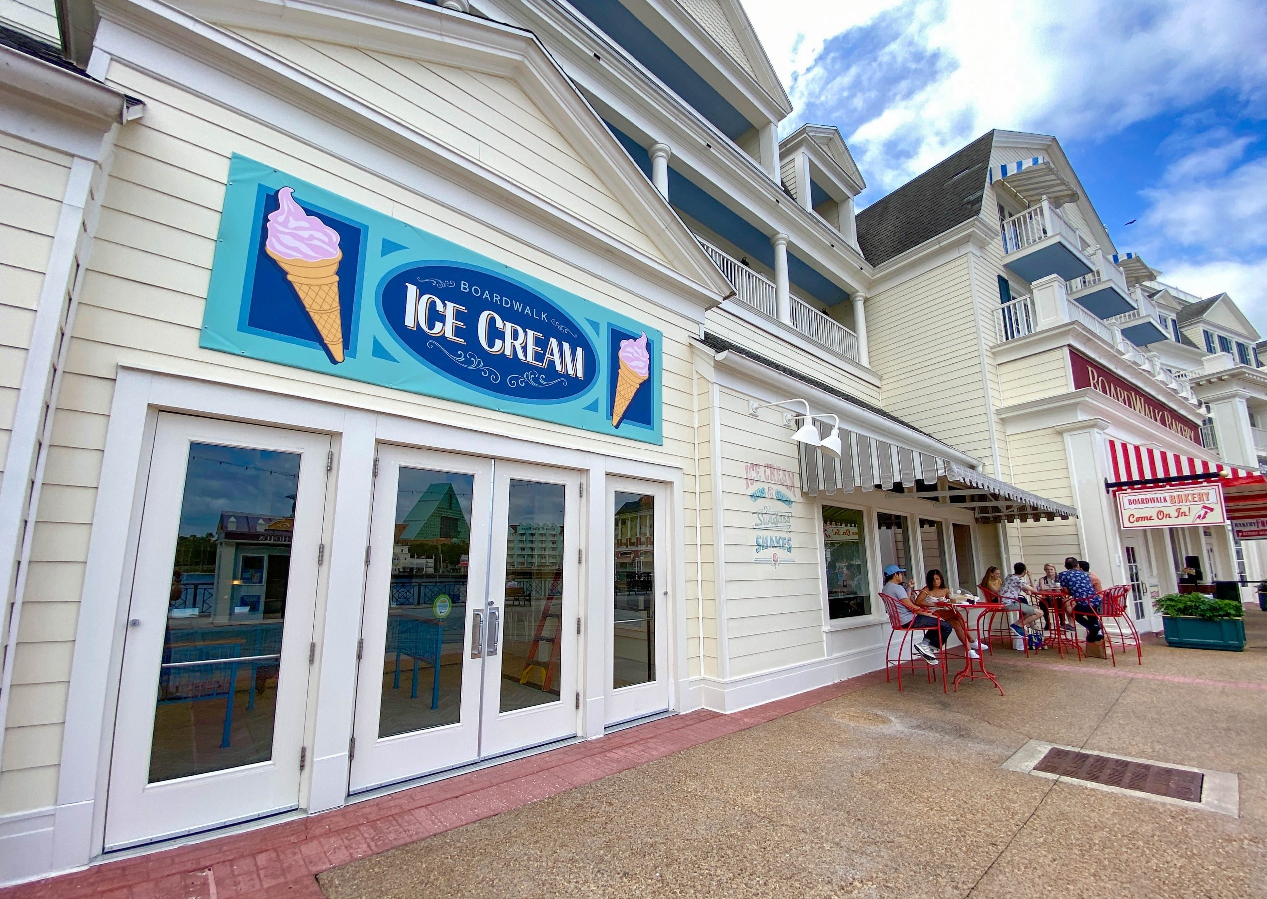 Boardwalk Ice Cream: dining photo