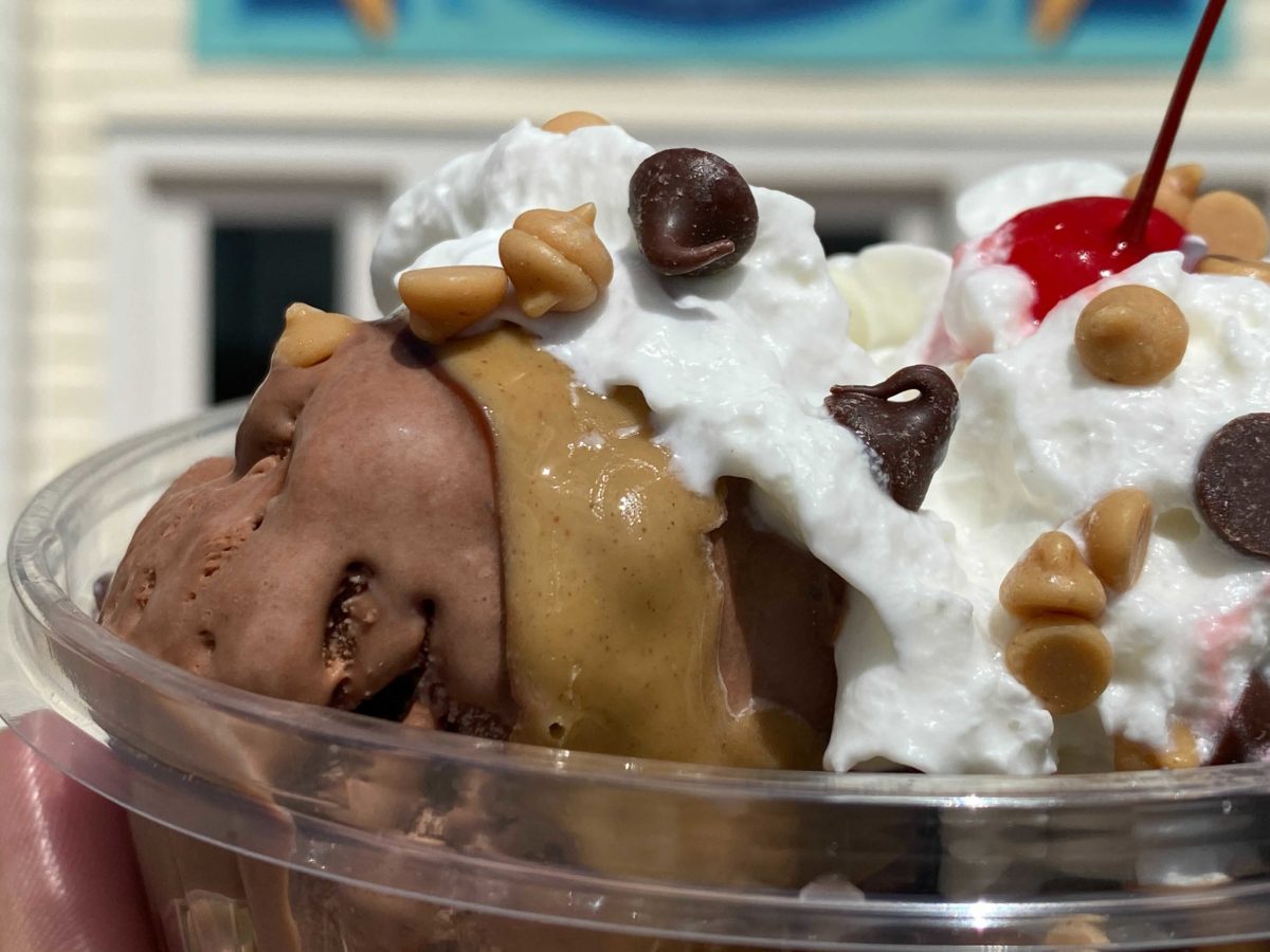 Boardwalk Ice Cream: dining photo