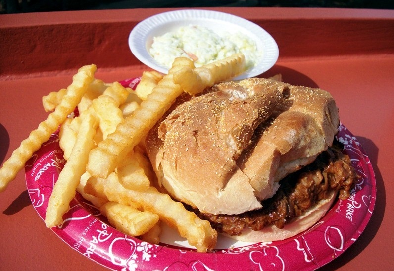 Tide Me Over dining photo
