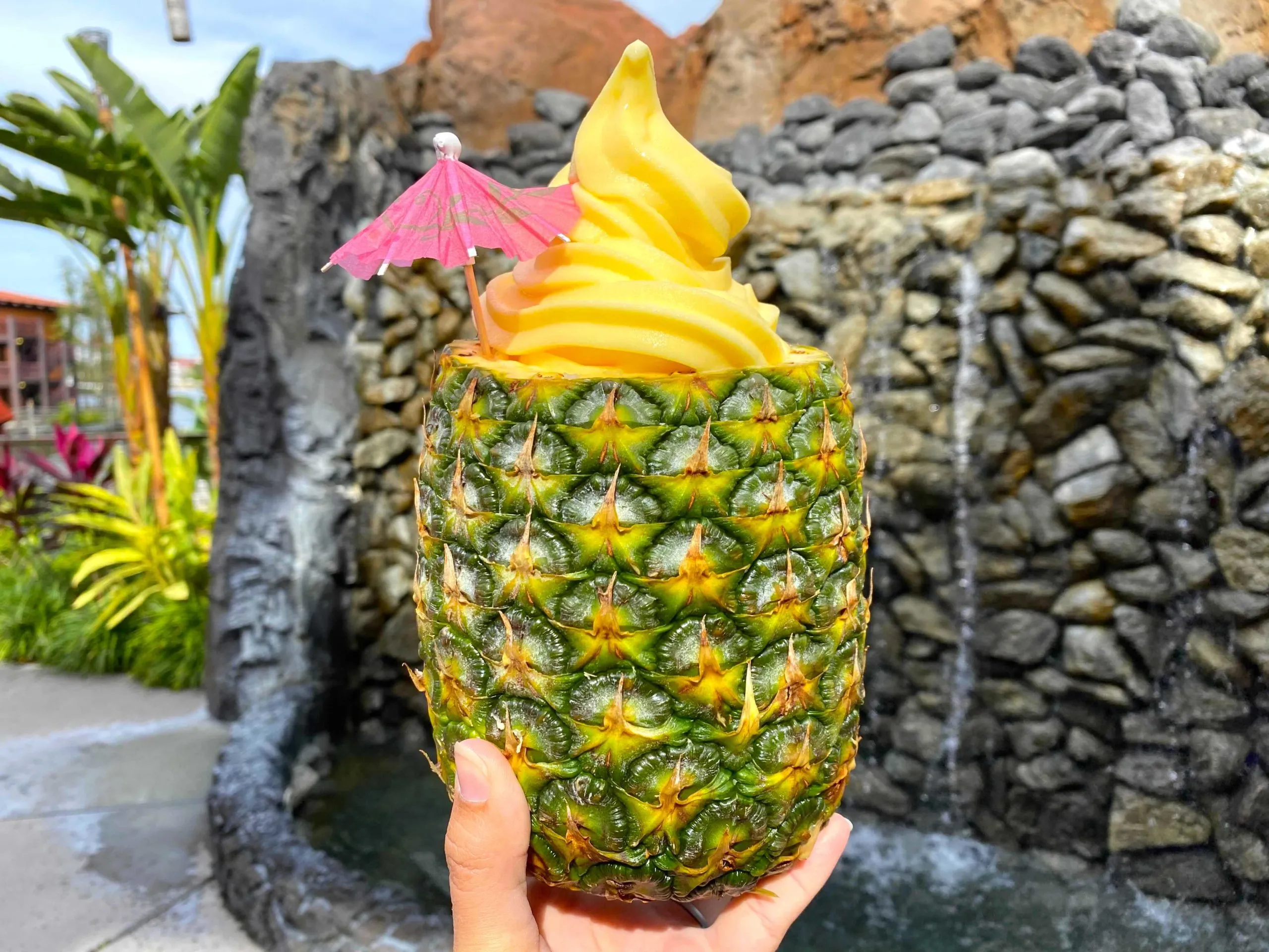 Pineapple Lanai dining photo