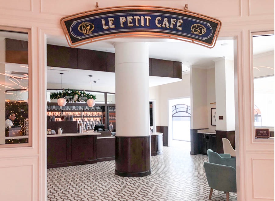 Le Petit Café dining photo