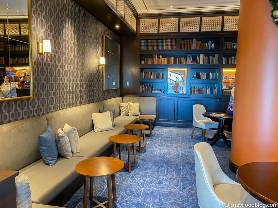 Le Petit Café dining photo