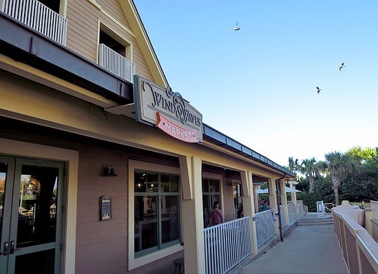 Wind & Waves Market dining photo