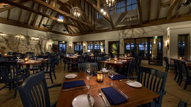 Wind & Waves Grill dining photo