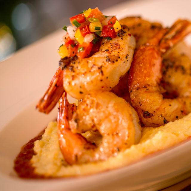 Wind & Waves Grill dining photo
