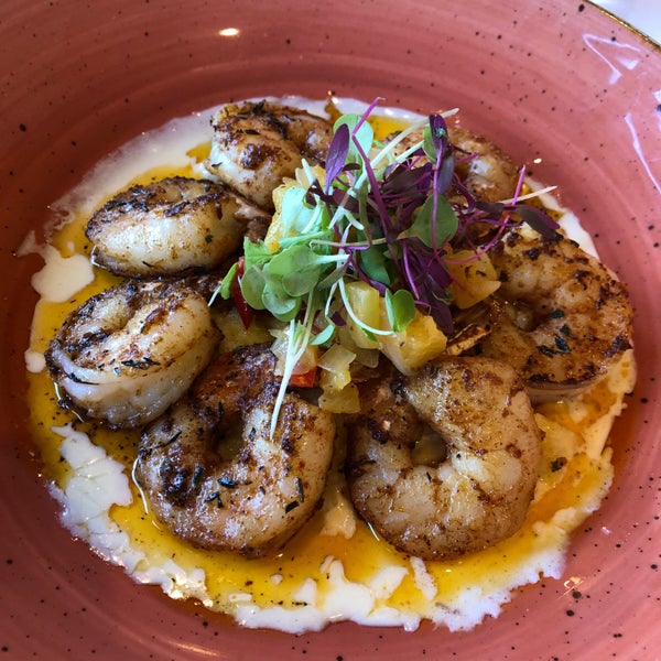 Wind & Waves Grill dining photo